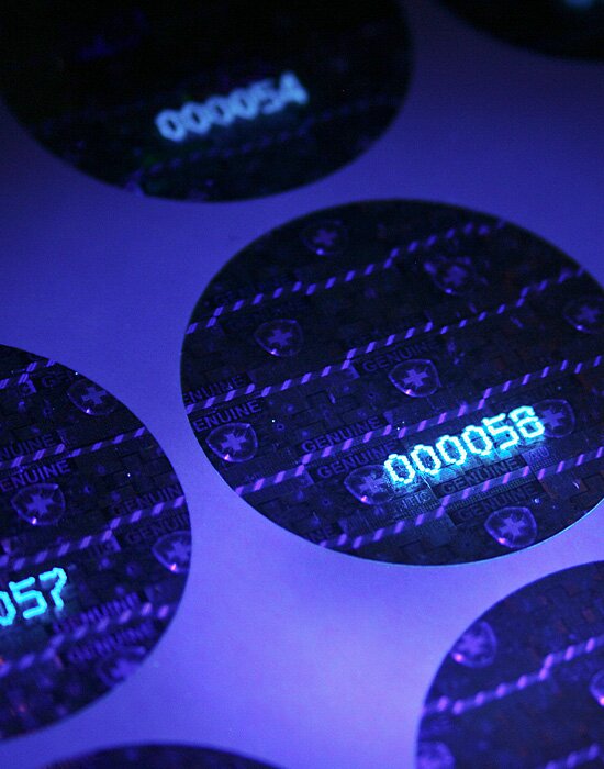 Hologramm-Etiketten «SwissCross» mit Schweizerkreuz