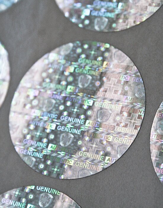 Hologramm-Etiketten «SwissCross» mit Schweizerkreuz